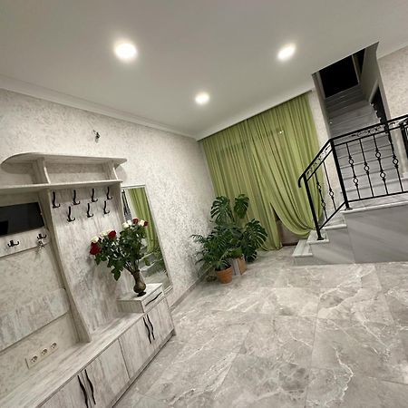 Three Palms Guest House Тбилиси Экстерьер фото