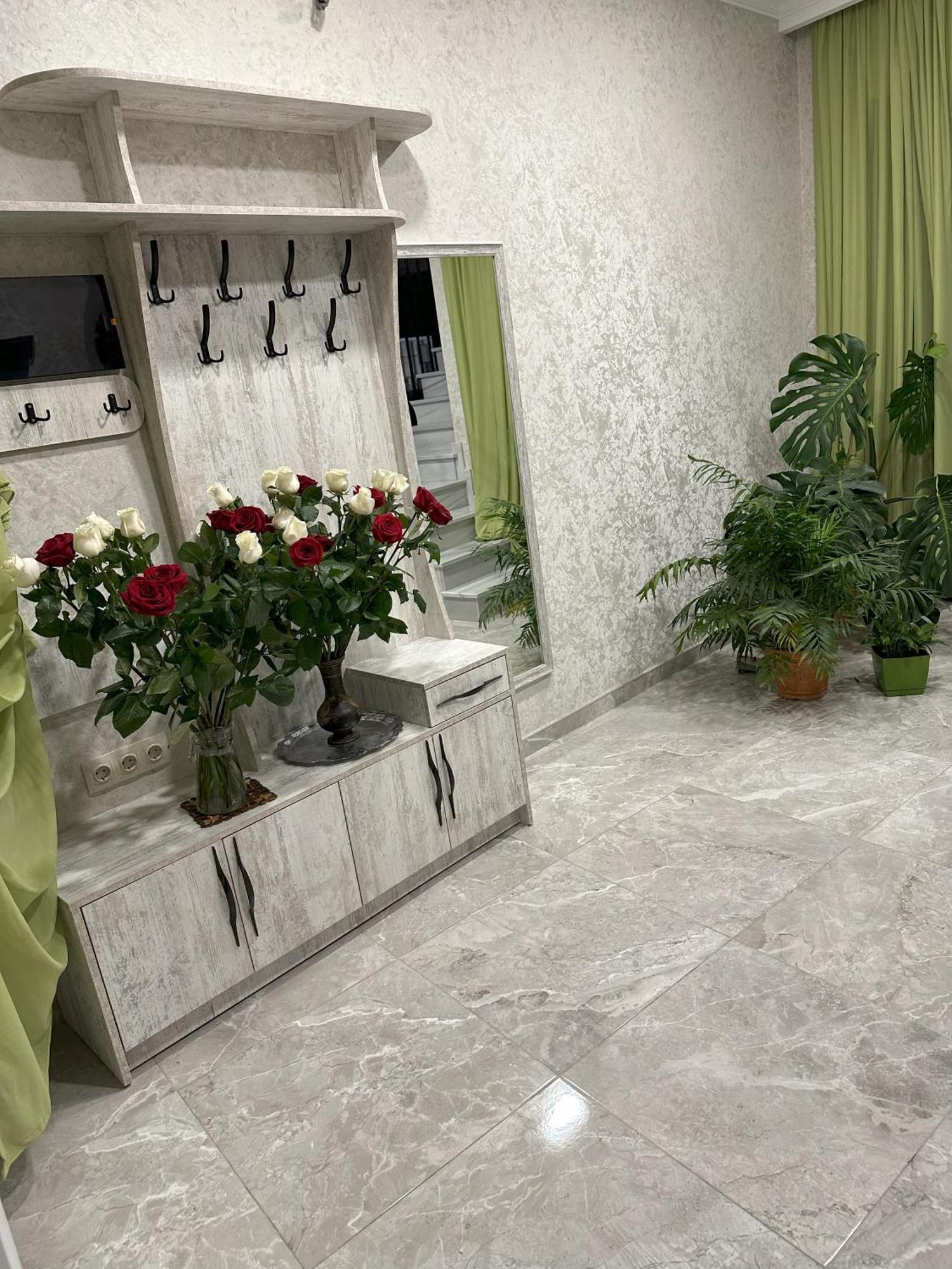 Three Palms Guest House Тбилиси Экстерьер фото