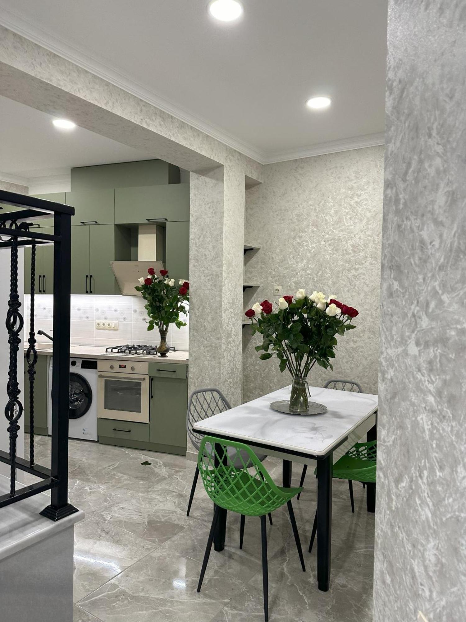 Three Palms Guest House Тбилиси Экстерьер фото