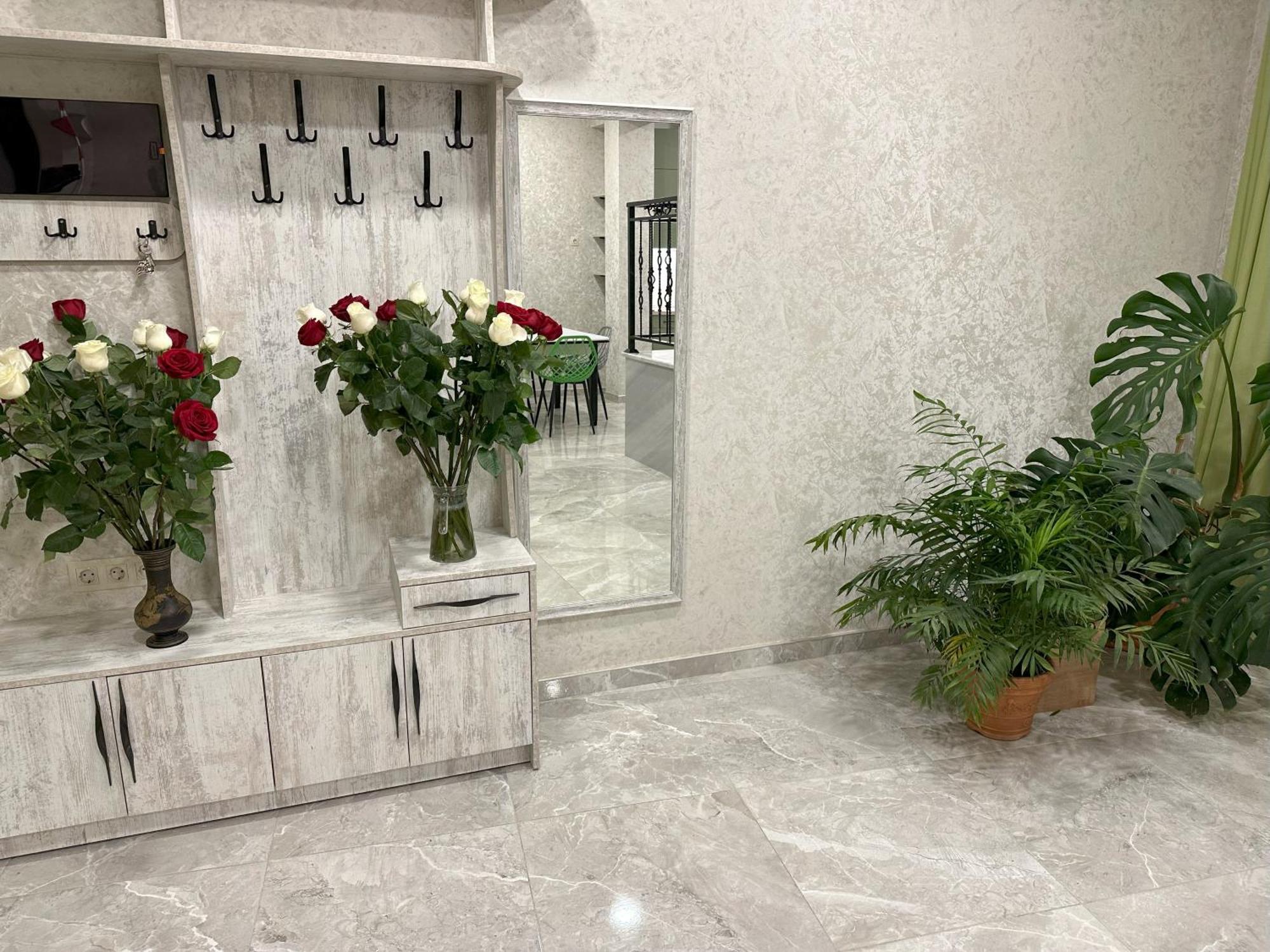 Three Palms Guest House Тбилиси Экстерьер фото
