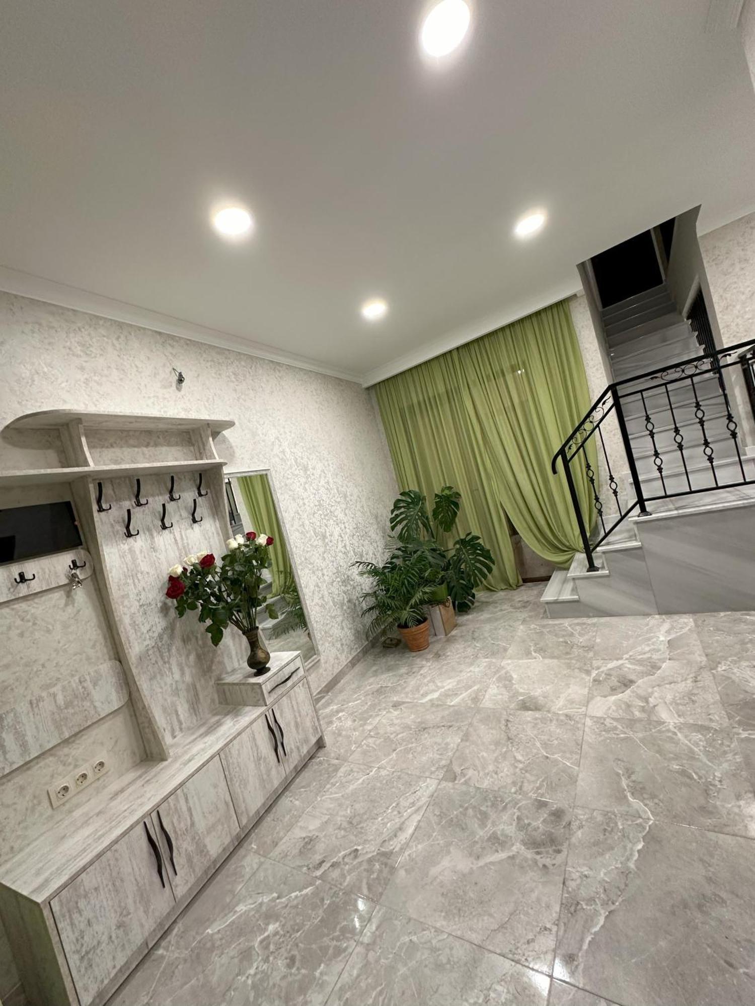 Three Palms Guest House Тбилиси Экстерьер фото