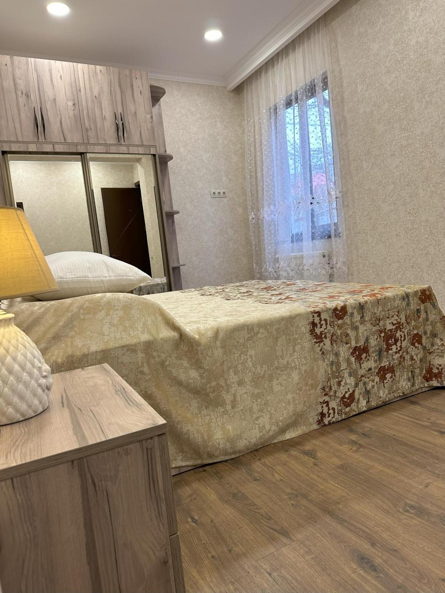 Three Palms Guest House Тбилиси Экстерьер фото