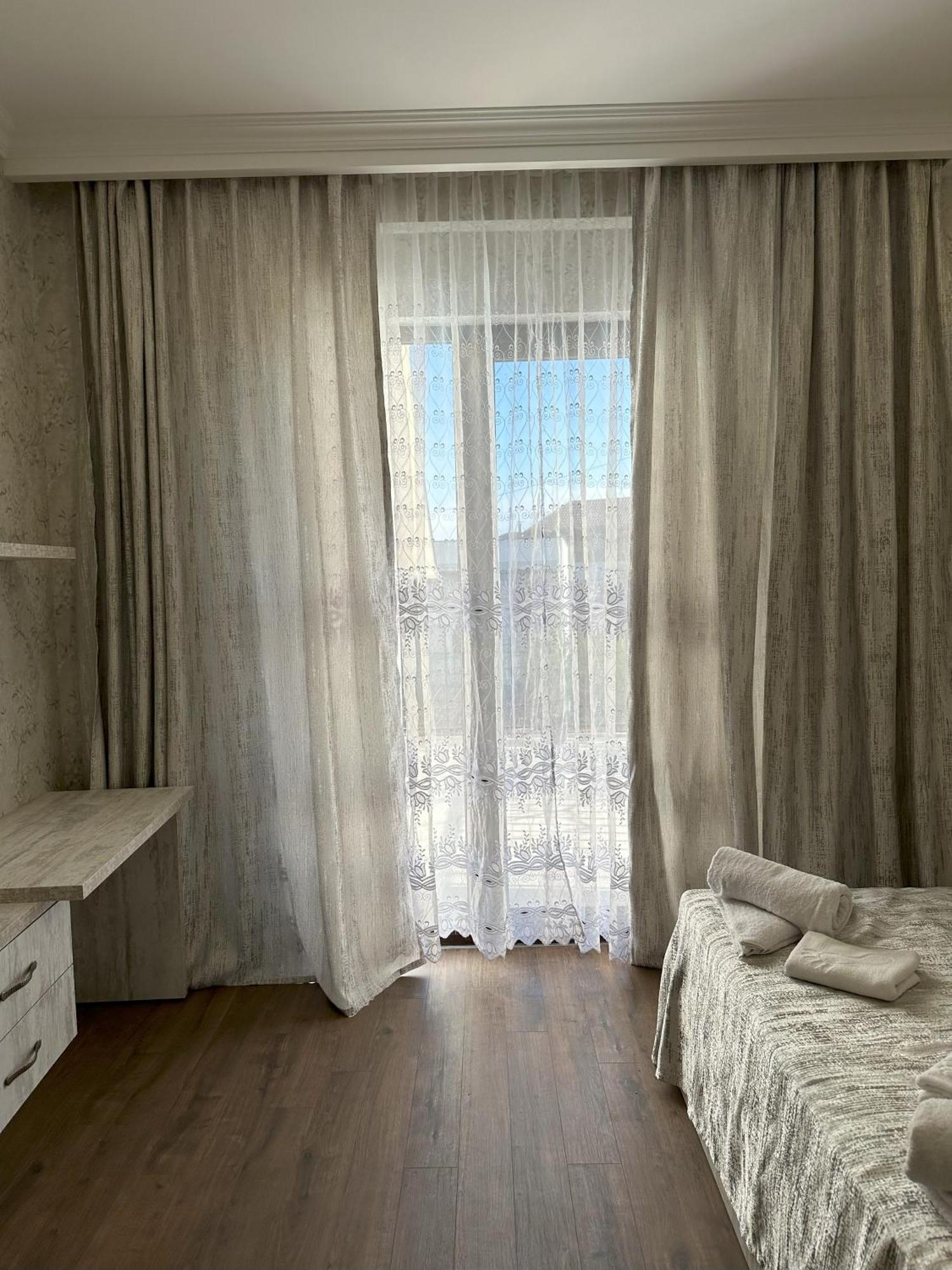 Three Palms Guest House Тбилиси Экстерьер фото