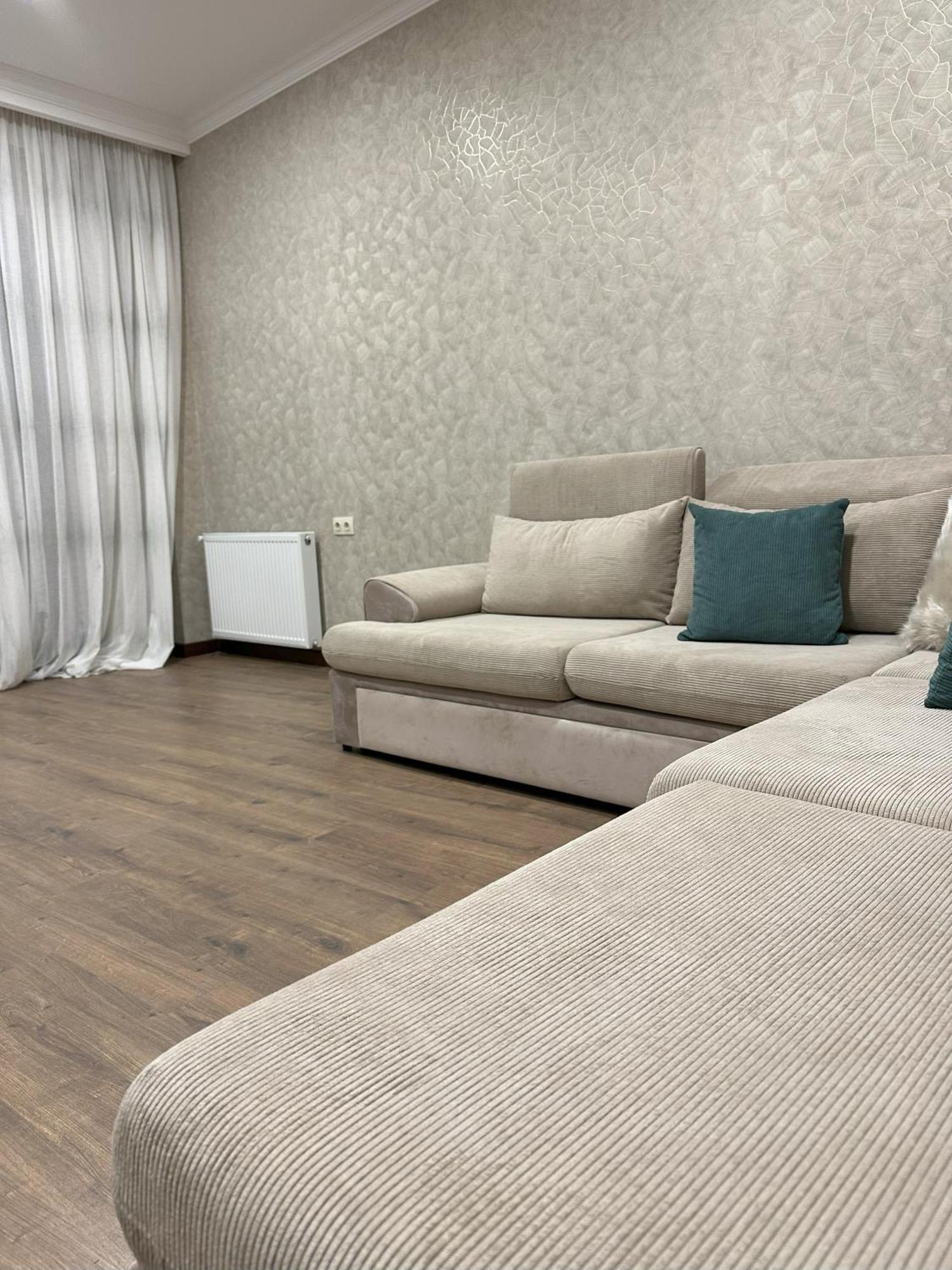 Three Palms Guest House Тбилиси Экстерьер фото