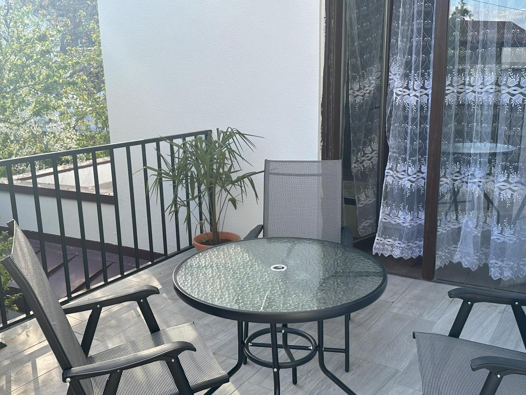 Three Palms Guest House Тбилиси Экстерьер фото