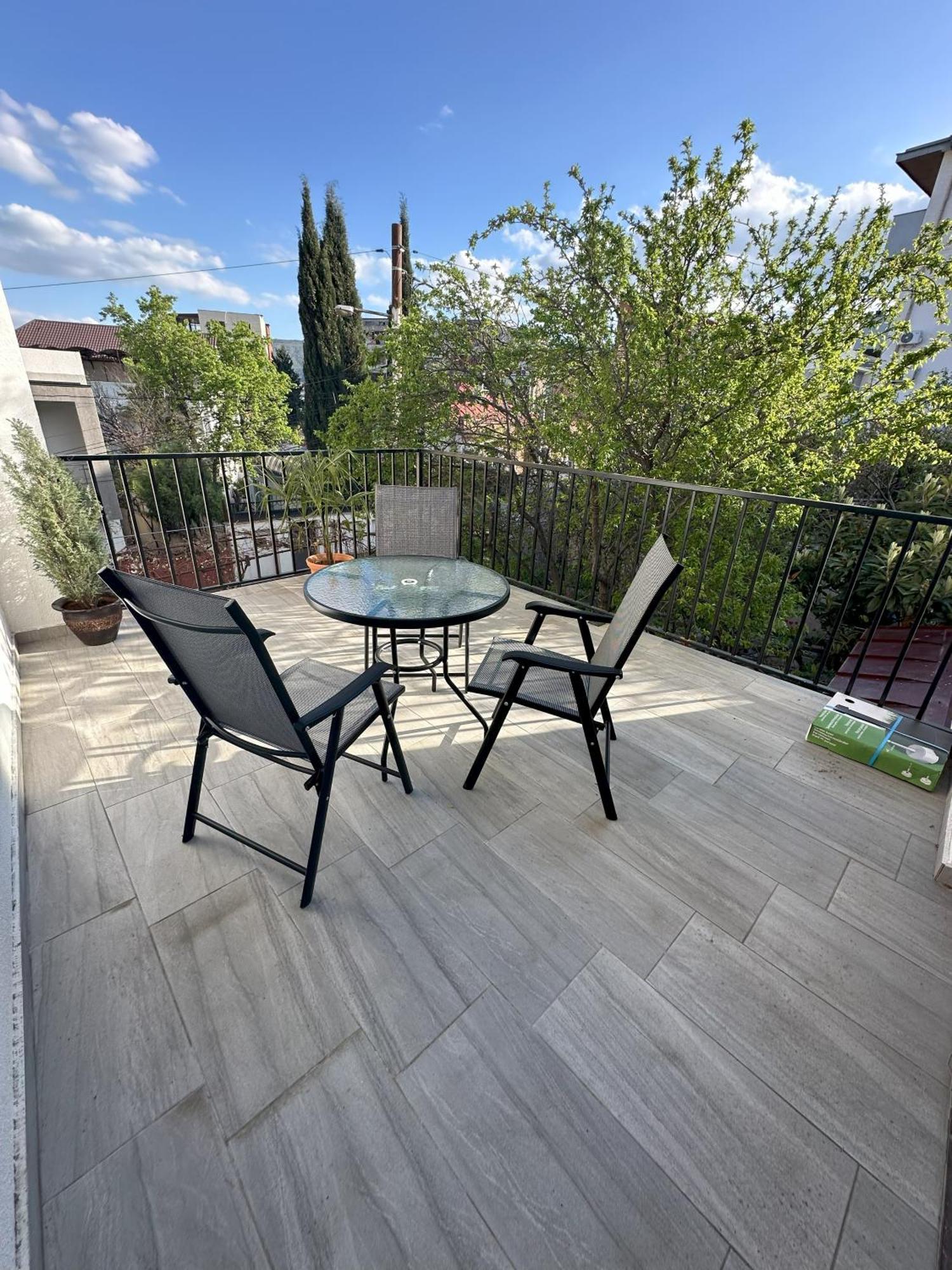 Three Palms Guest House Тбилиси Экстерьер фото